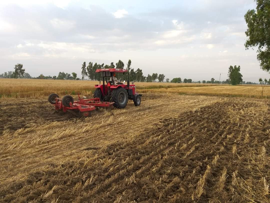 MunishK73579444's tweet photo. Use of #Fertilizers #Urea and #DAP has bad effect on #Soil #LiquidUrea #LiquidDAP is the solution.But micronutrients is important of soil health.burn the wastages of fields is a big issue.lets do motivate chat with #Farmers to #SaveSoil https://t.co/oixjqehAXP