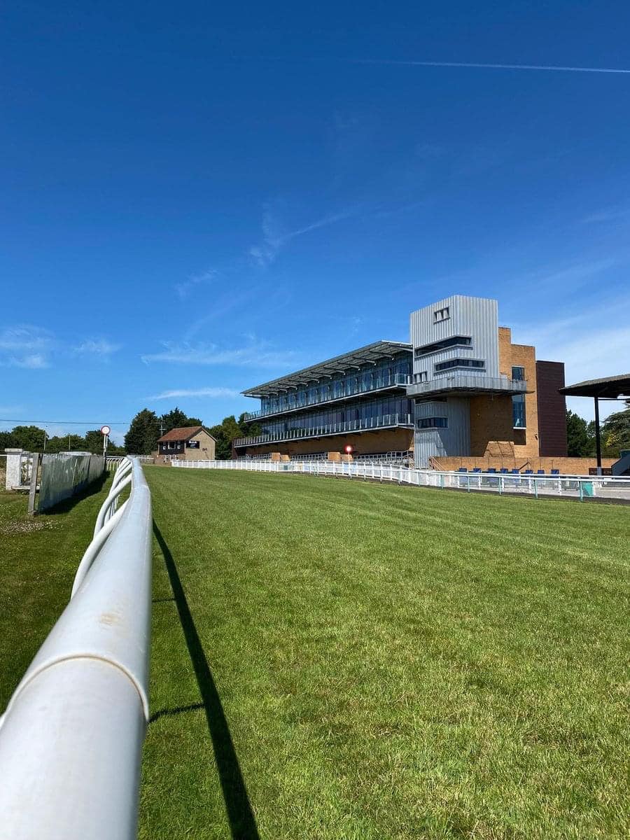 FontwellPark's tweet photo. Tomorrow ☀️

Our Big Bank Holiday Family Fun Day returns!

🏇🏻Epic Jumps racing
🎶 V2 Radio Sussex
🎡 FREE funfair and inflatables
🎨 FREE Facepainting 
🐴 FREE pony rides 
🍔 Tasty food &amp; drink concessions 

KIDS GO FREE ➡️ https://t.co/EDAOACQpOa https://t.co/BDJOFe5nJp