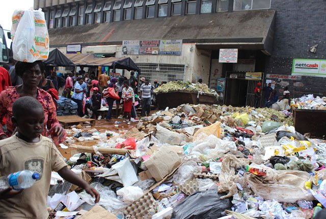 hazelwekwagondo's tweet photo. CCC yatadza kutonga a few wards yozogona nyika yese ine 1 970 wards. They have reduced urban areas including Harare CBD into a dumping site. The time is now lets vote for real change, ZANU PF delivers #EDPfeeeeee https://t.co/R0gv2ZBkDo