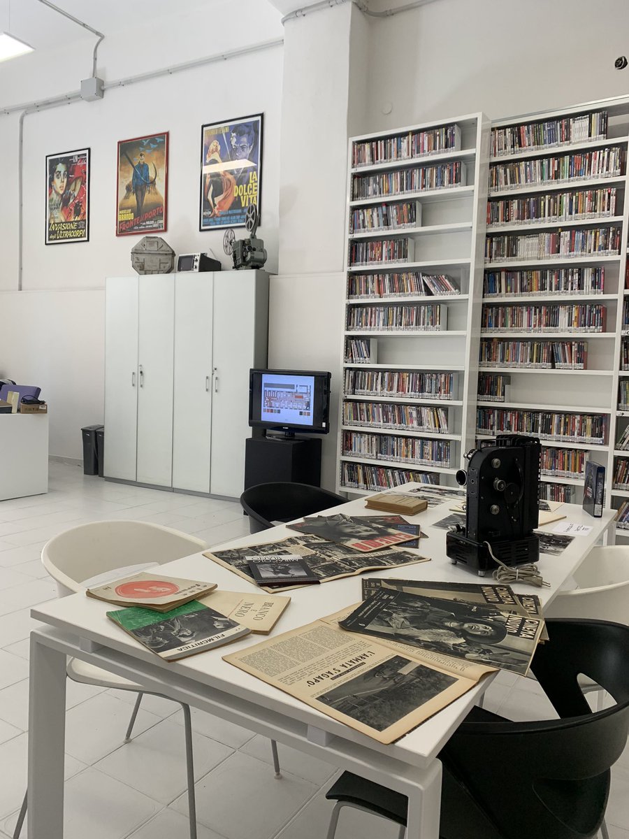 Finalmente eccoci! Il nuovo locale in via XX settembre 20 in cui si svolgerà il servizio di mediateca del CSC di Cagliari della <a href="/SUmanitaria/">Società Umanitaria</a> #CinetecaSarda è visitabile oggi e domani in occasione di <a href="/monumentiaperti/">Monumenti Aperti</a> e da lunedì sarà aperta al pubblico! Venite a trovarci 📽️🎞️