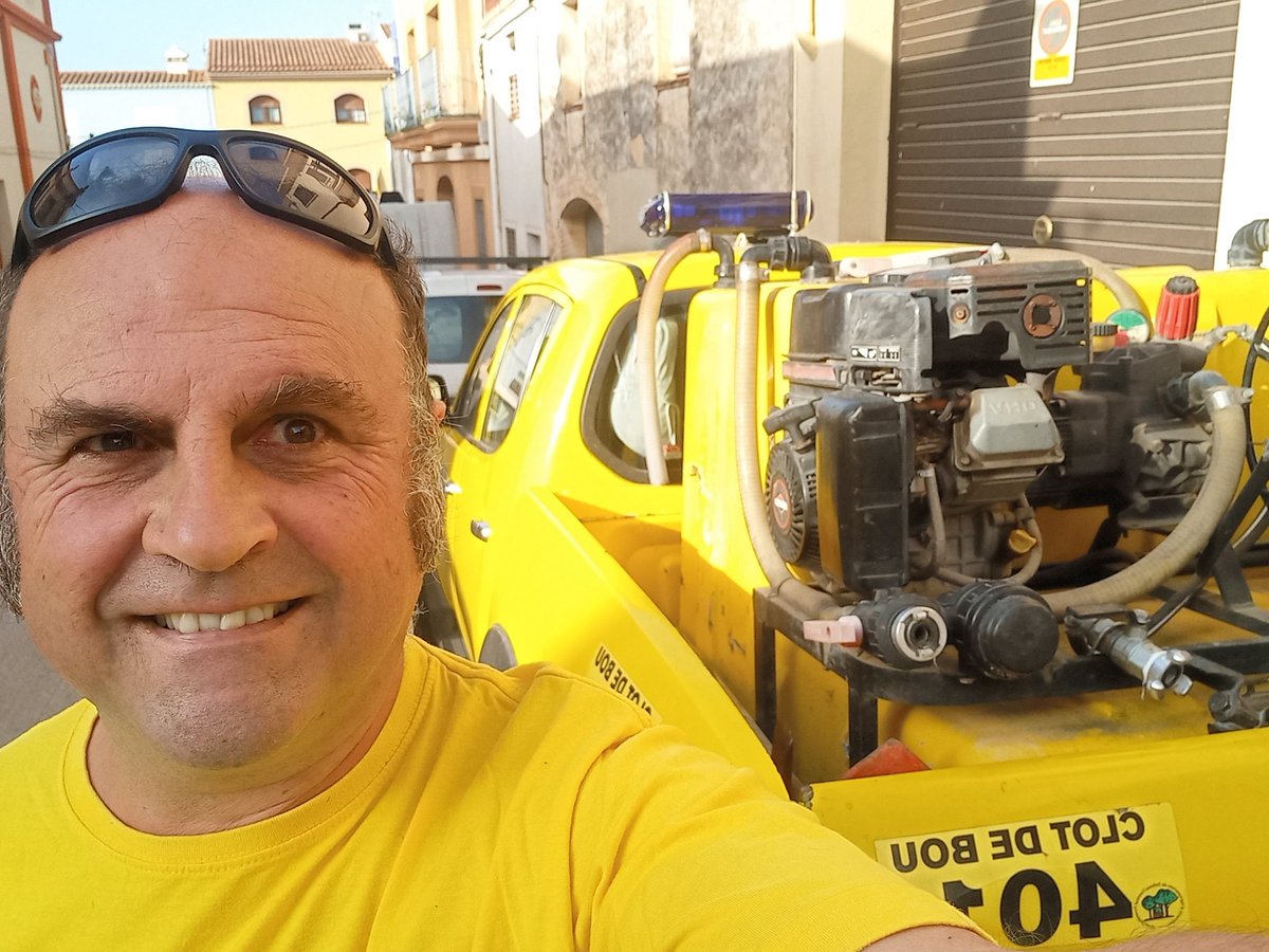 Antoniuruizd's tweet photo. Avui m'han deixat conduir el vehicle 401 de @182Adf a la Fira't de #rodonya https://t.co/f2KUcwxXKX
