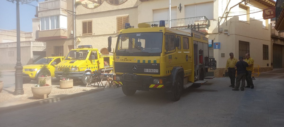 Antoniuruizd's tweet photo. Avui m'han deixat conduir el vehicle 401 de @182Adf a la Fira't de #rodonya https://t.co/f2KUcwxXKX