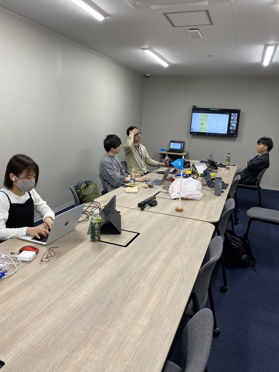 unit_sapporo's tweet image. 今日は先輩方のお力をお借りして6期生のwhyme会を講義前に初開催。
深掘りして自分の価値観を明確にしています。
(先輩方、お菓子の差し入れありがとうございます！)
#ジーズアカデミー
#whyme