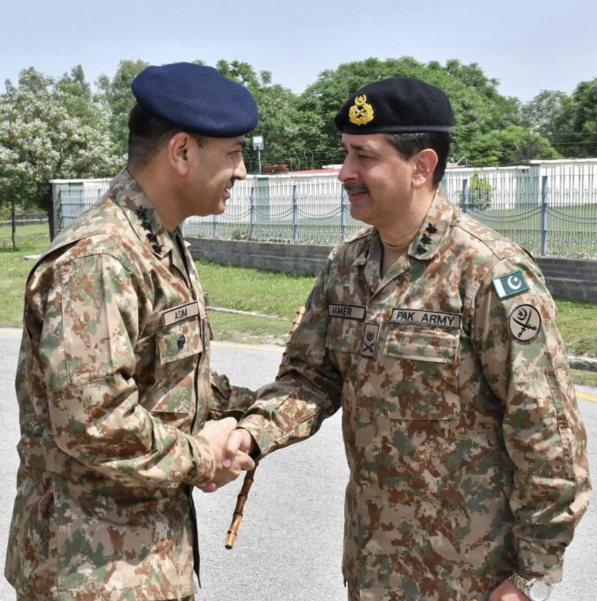 بات واضح ہے پاک فوج مضبوط ہوگی تو پاکستان مضبوط ہوگا سیاست بھی ہوگی  اگر کوئی سیاسی مفادات کیلئے عوام اور پاک فوج کے درمیان نفرت پھیلانے والے اور ملک میں خانہ جنگی کرانے والے اس ملک کے دشمن ہیں۔۔۔