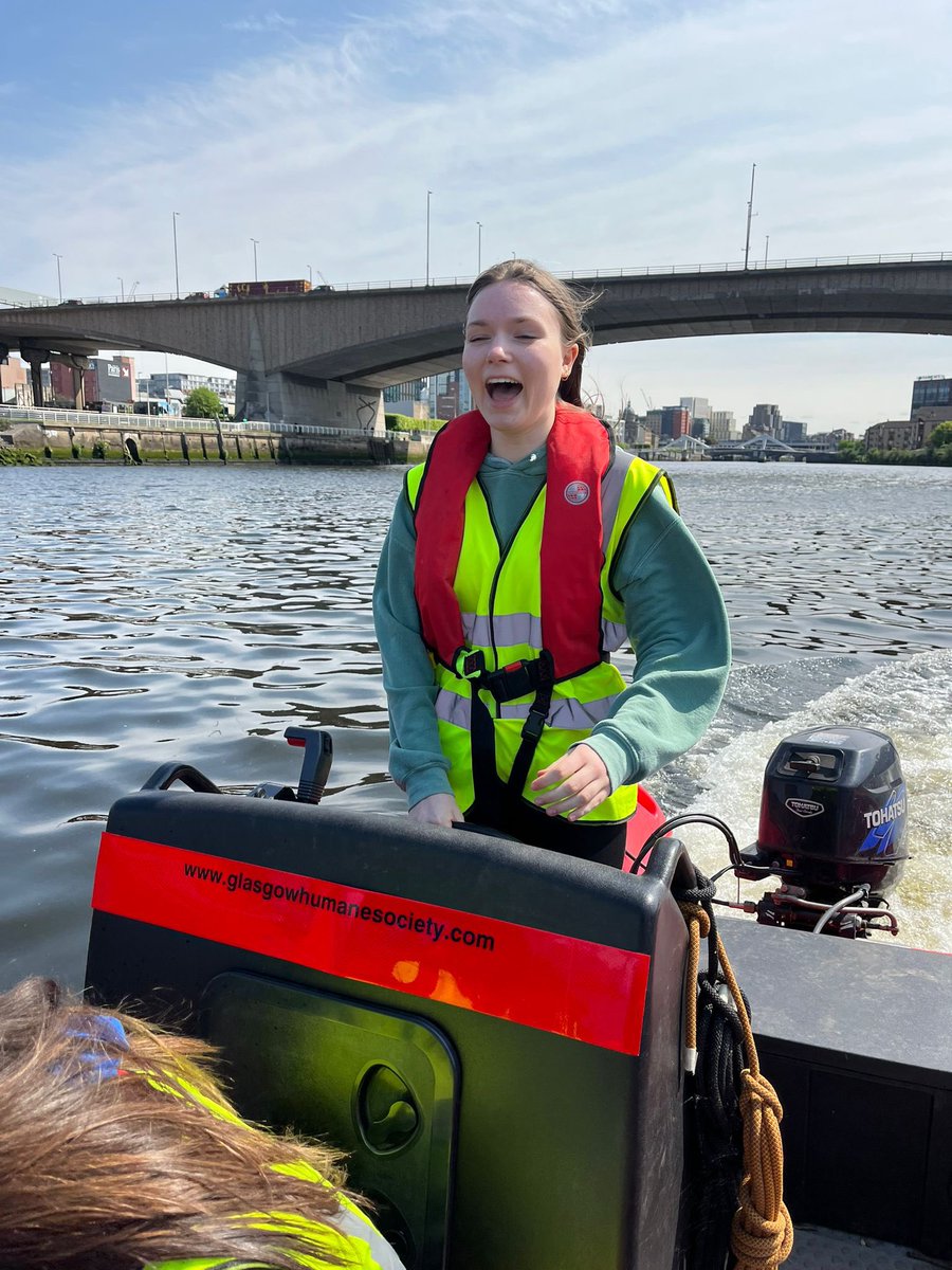 Was great to have back S3 pupils from @Hutchesons as part of their Activity Week. Pupils learned all about water safety and cold water shock, how to safely make a rescue using a throw line and helped to retrieve & replace over 30 vandalised lifebelts 🛟