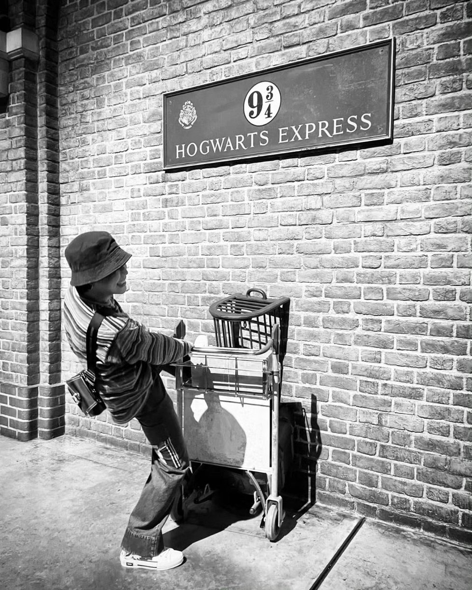 btsinthemoment's tweet photo. [j.m] instagram post 

🐥#/wbtourlondon https://t.co/Jgr8g3K8YE