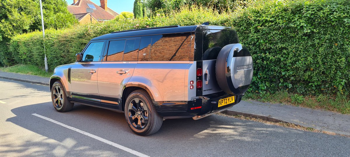 MttRbnsn's tweet image. Not gonna lie... I *ADORE* this. It's utterly brilliant in so many ways, yet still manages to feel thoroughly 'Defenderish' and special.

Outrageous to say it, but 86 grand almost feels a bargain. ALMOST... 😉😆

@LandRover_UK #Defender130