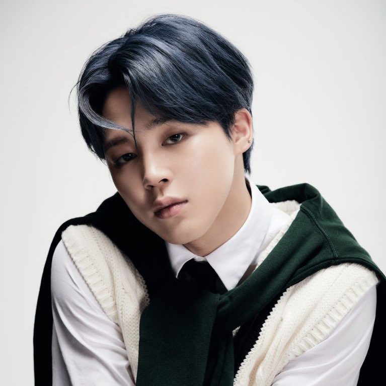vminiecats's tweet photo. — #JIMIN es un gran fan de Harry Potter y su personaje favorito es Draco Malfoy. 

Recientemente una ARMY contó su experiencia al brindarle un tour privado de 2 horas a Jimin y su staff en Londres. 

“Hola a todos, estoy bastante nerviosa por twittear esto, pero ahora que Jimin + https://t.co/VeDDNIvvTm