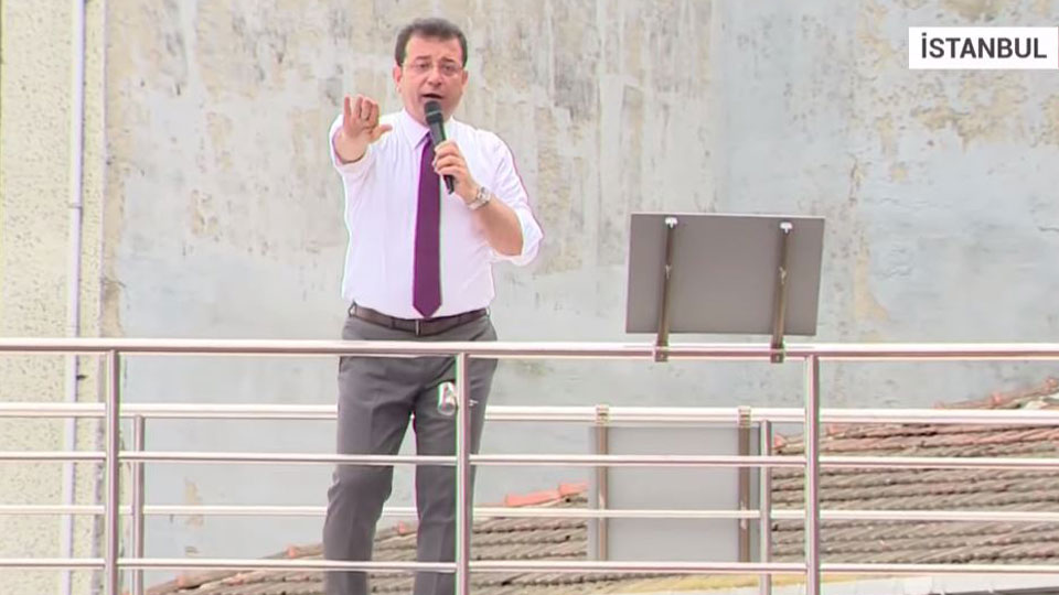 BirGun_Gazetesi's tweet photo. İmamoğlu: Ömür boyu gururla savunacağınız bir oy kullanın

https://t.co/wl8lPsTiY3 https://t.co/8LyiJlX59s