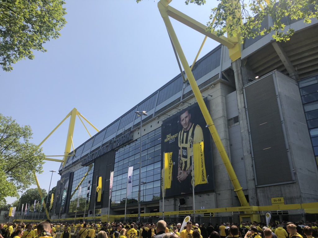 ulli is here … 🖤💛🖤💛🖤