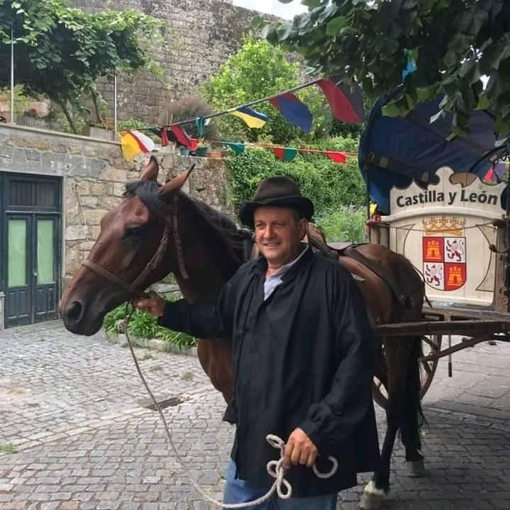 JavierPerezARGI's tweet photo. Del 1 de junio al 1 de julio, la ciudad de Salamanca acogerá el III #FestivaldelSiglo de oro. Dentro de su enorme actividad no faltará la caravana arriera, con el cura Blas al frente, desde #Fuenterroble. Nos lo cuenta en #ElPicaporte de @esRadio_CyL 

#EsRadioCyL https://t.co/FyjuXMpcMx