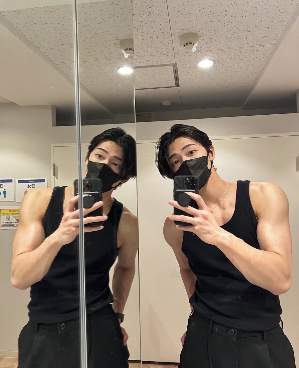 reikonIine's tweet photo. #iconshit + 2 , to the people still up. this counts as a late 300 twt celebration post dedicated to you. #c9insta https://t.co/8XynoV8fFq