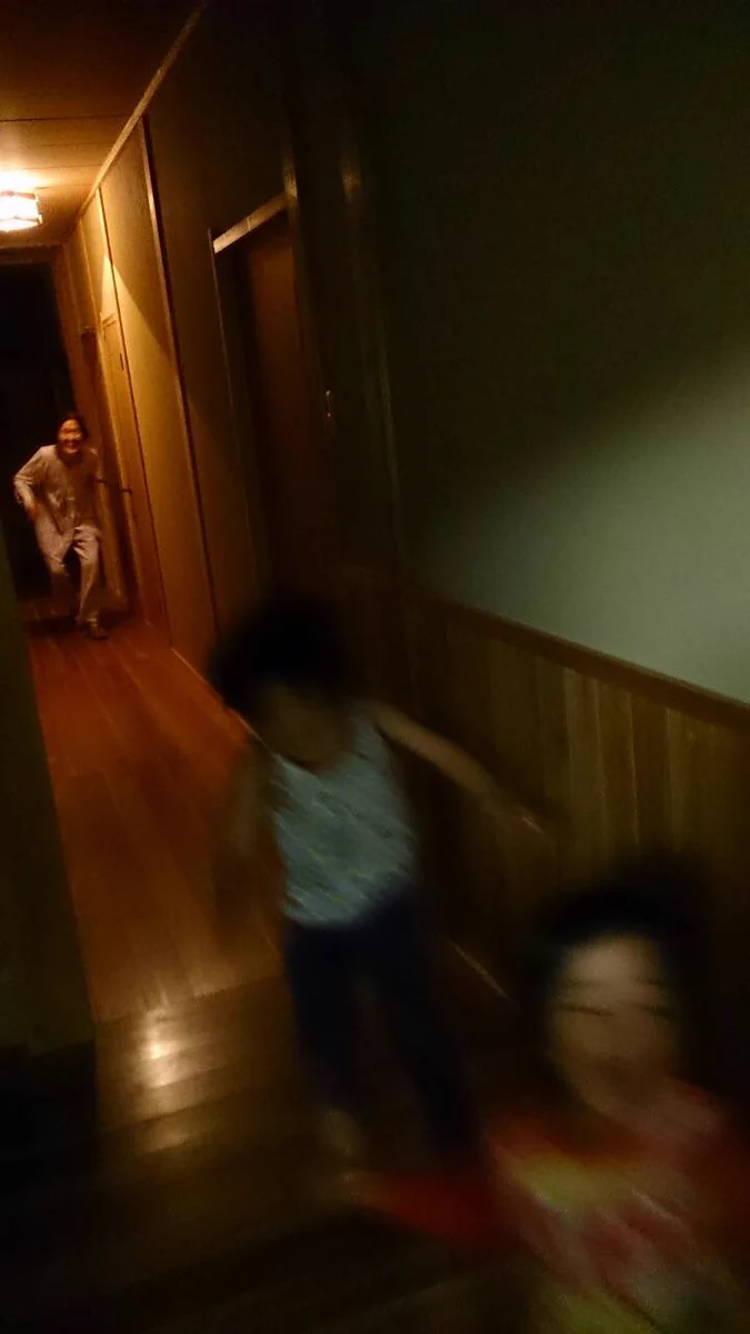 もう夜しか眠れない。妹から送られてきた「鬼ごっこの写真」