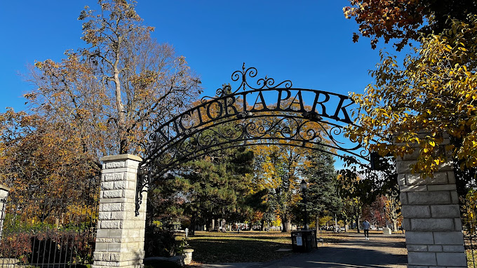 BerendsonMartin's tweet photo. Victoria Park today, Saturday 27
From 10 am - 12 noon
Music - Silent Auction - Walk - Tshirts
#ldnont #depressionday #defeatdepression @DefDepression #MentalHealthMatters https://t.co/1tWi6ED3wH