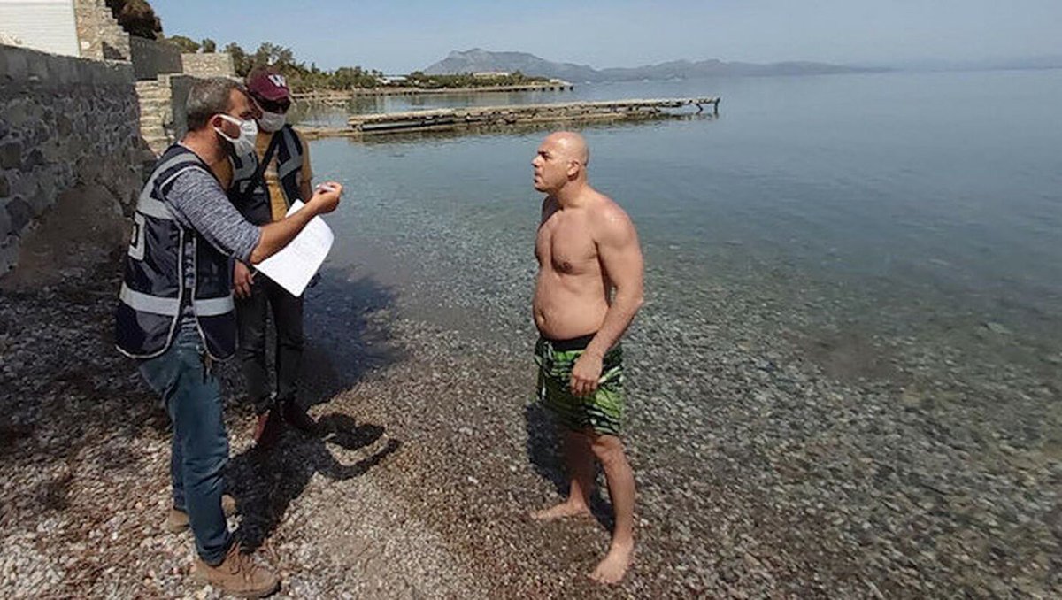 'ceza kesilirse ödeyemem. az ileride denize girenleri görünce ben de denize girip yüzdüm, meğer onlar turistmiş.' covid döneminde turistler denize girebilirken biz giremiyorduk, hatırladınız mı?