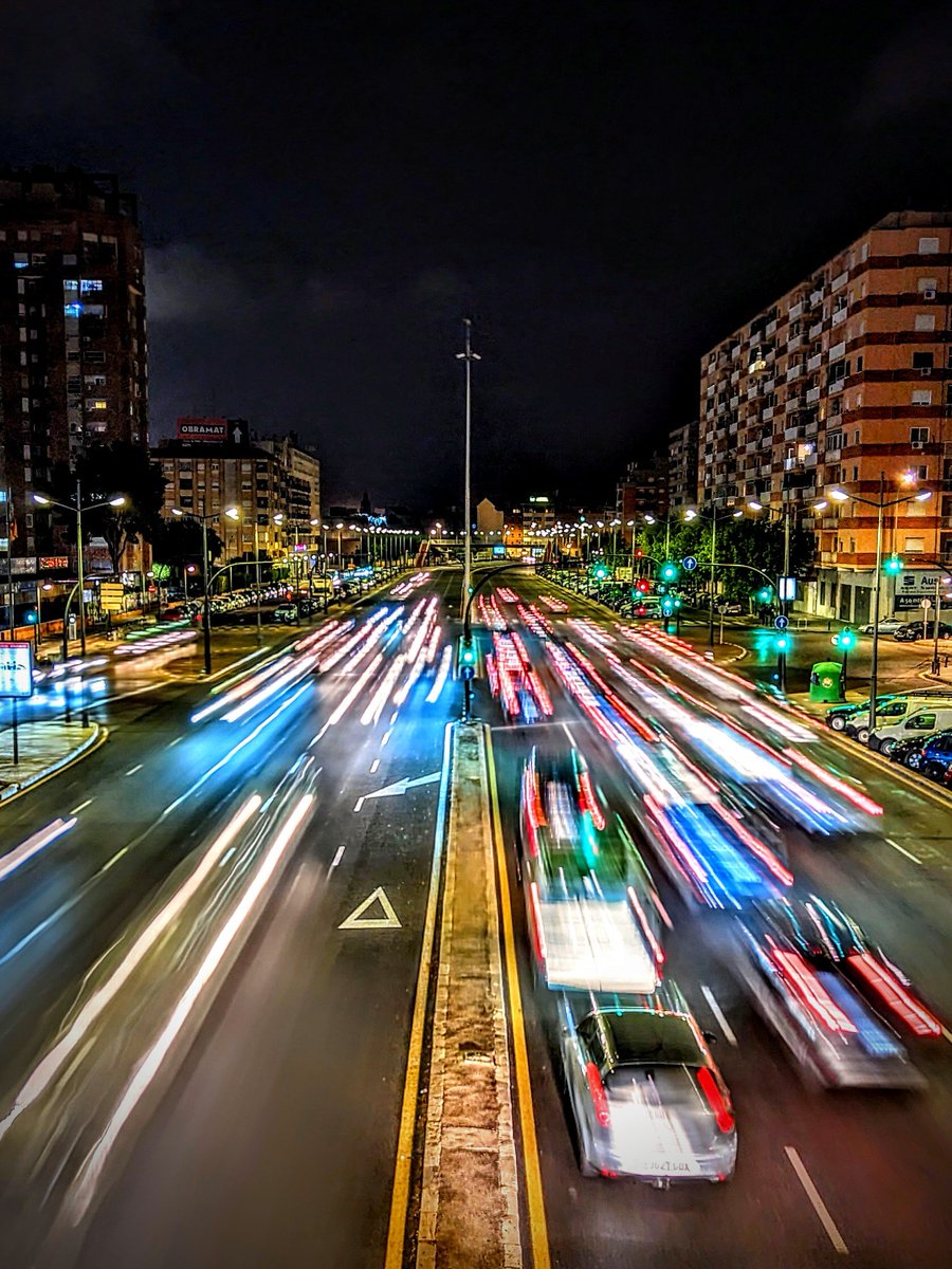 #Valencia #Spain
#night #nightcity #nightphotography #urbanphotography #street #streetphotography #city #cityphotography #motionpicture #motionphotography #longexposure #longexposurephotography #pixel7pro #TeamPixel