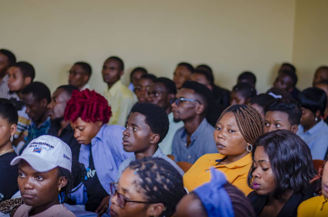 nathan_ngongo's tweet photo. #En marge de la journée internationale de l’hygiène menstruelle, @Asrjrdcongo a sensibilisé  à #Bukavu une #centaine des jeunes en collaboration avec #U_report au cours d’une conférence débat organisée autour de la gestion de l’hygiène #menstruelle et le calcul du cycle menstruel https://t.co/t6ellAC8u1