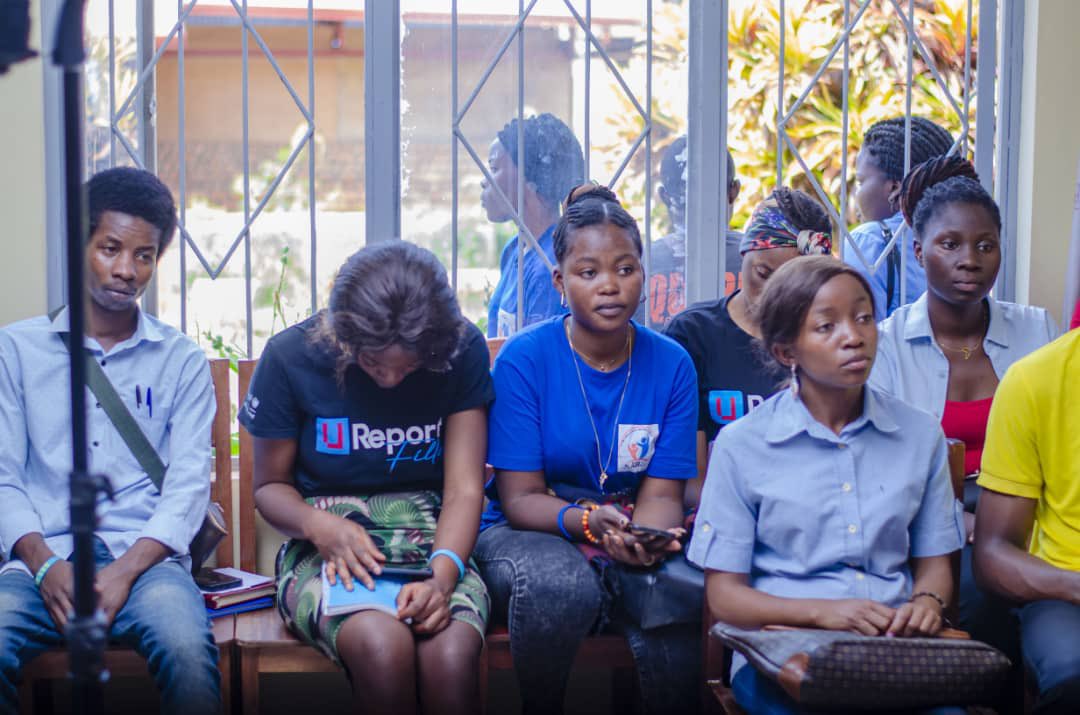 nathan_ngongo's tweet photo. #En marge de la journée internationale de l’hygiène menstruelle, @Asrjrdcongo a sensibilisé  à #Bukavu une #centaine des jeunes en collaboration avec #U_report au cours d’une conférence débat organisée autour de la gestion de l’hygiène #menstruelle et le calcul du cycle menstruel https://t.co/t6ellAC8u1