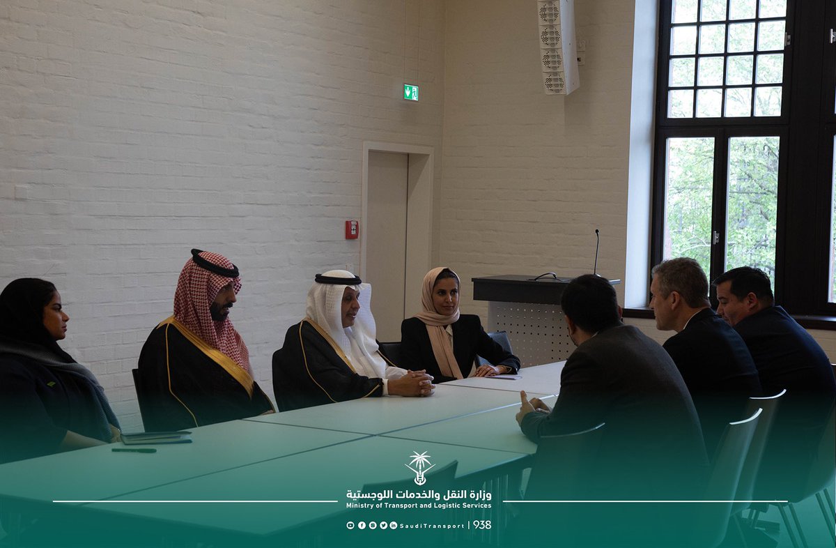 SaudiTransport's tweet photo. وعلى هامش منتدى النقل العالمي المقام في مدينة لايبزغ الألمانية، عقد معالي نائب وزير النقل والخدمات اللوجستية د. رميح الرميح، عدداً من اللقاءات الثنائية مع وزراء ورؤساء الوفود المشاركة ومنها: جمهورية الصين الشعبية، وجمهورية فرنسا، ومملكة إسبانيا، وجمهورية تشيلي، وجرى خلال اللقاءات الثنائية بحث أوجه التعاون المشترك في مجالات النقل المختلفة.

#وزارة_النقل_والخدمات_اللوجستية