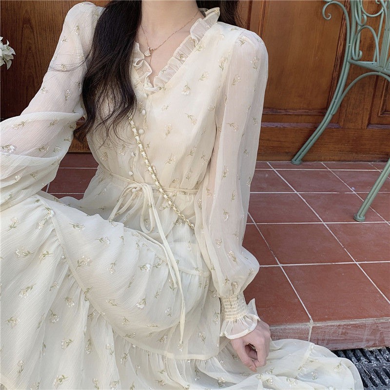 Ruffle mid-length dress
📎 shope.ee/1LAihqv0GD