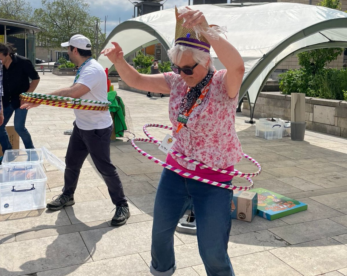 wethecurious_'s tweet photo. Our team have been setting up (and playing with!) the equipment for our half term activities on Millennium Square and we canβt wait for you to join us! Drop in any time next week (Mon-Fri) between 10:30am-4pm. Thanks again @edinatrust for supporting this. #MayHalfTerm #Bristol https://t.co/b0sqzxuleI