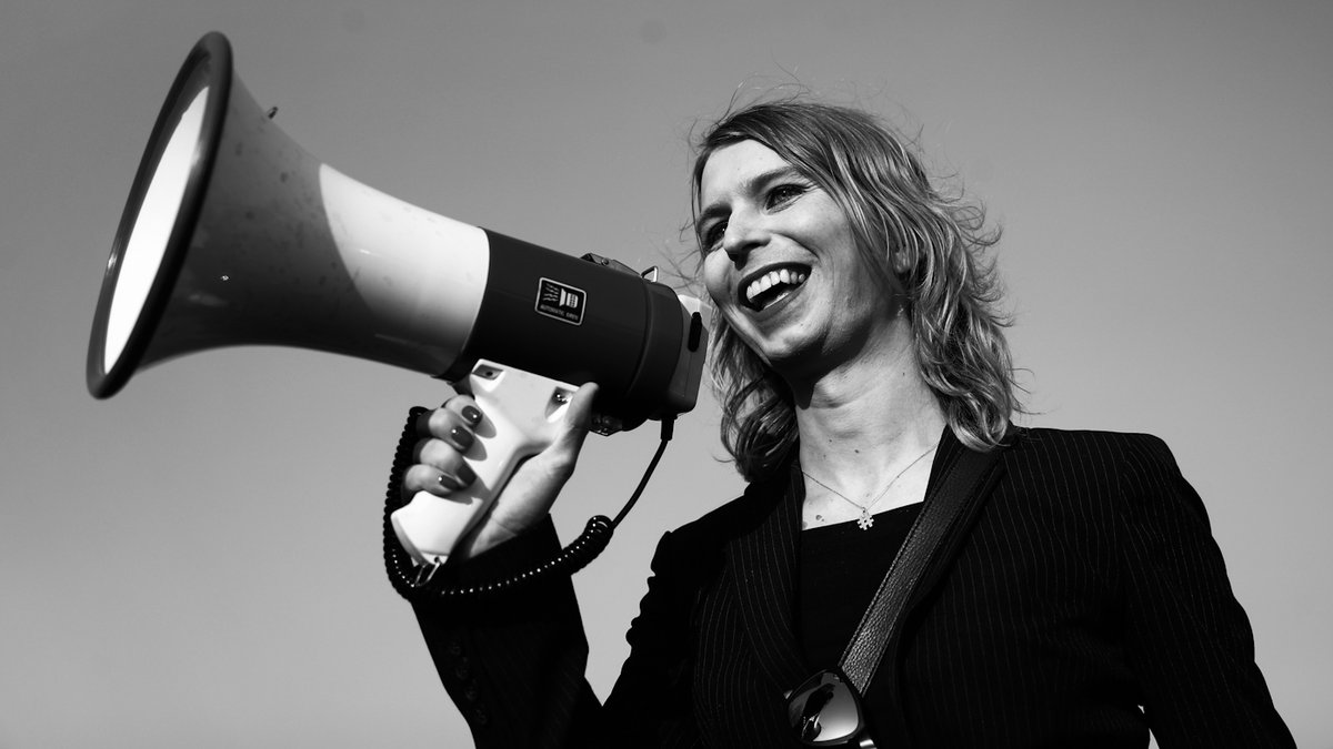 freedomroadorg's tweet image. #OnThisDay 05/27/2010: Chelsea Manning was arrested in Iraq on suspicion of having passed classified material to WikiLeaks. This was the largest set of restricted documents ever leaked to the public, exposing hundreds of imperialist crimes. #ChelseaManning #PoliticalRepression