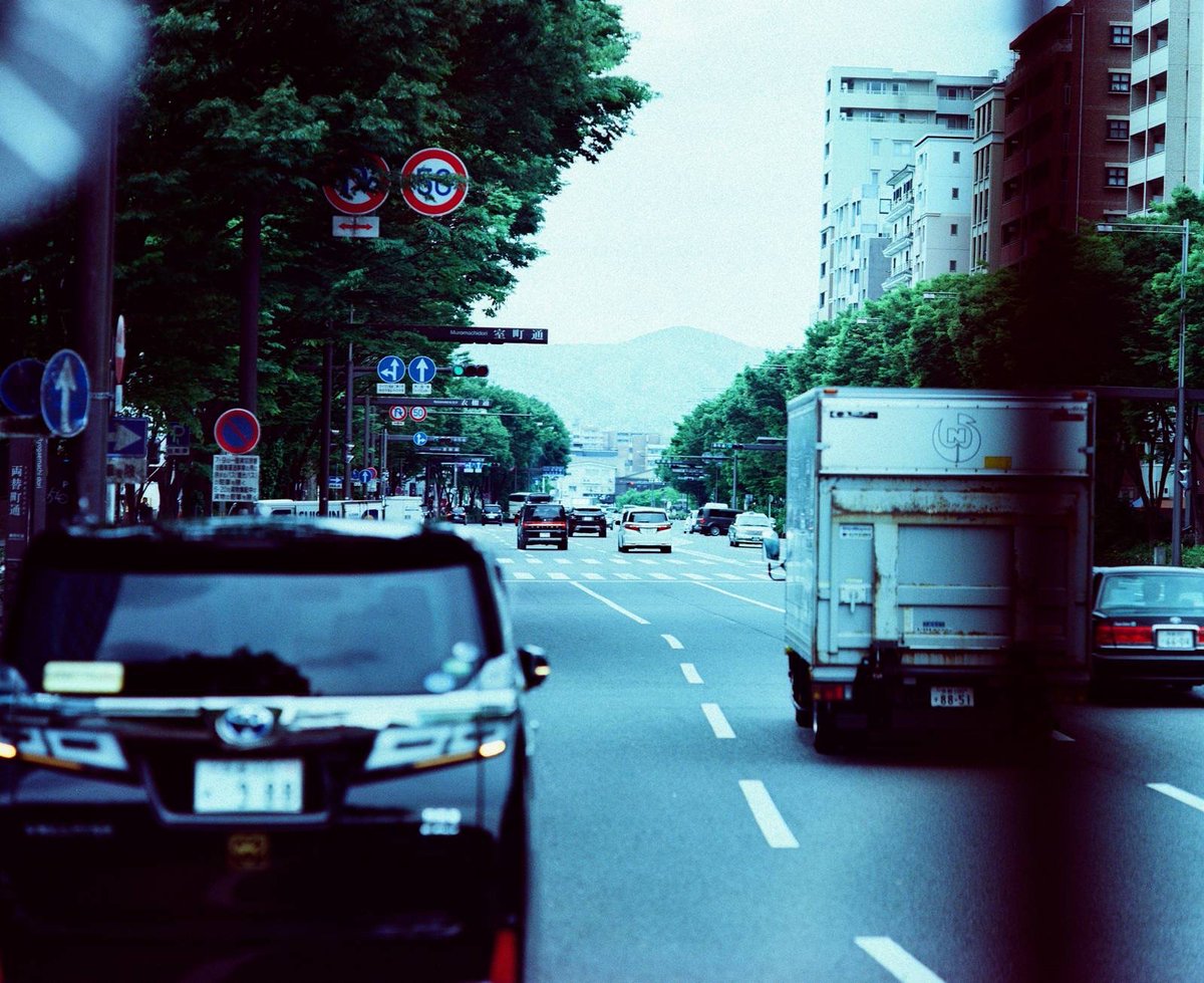 御池通り、京都市バスから📷

#pentax67
#期限切れフィルム
#kodake100