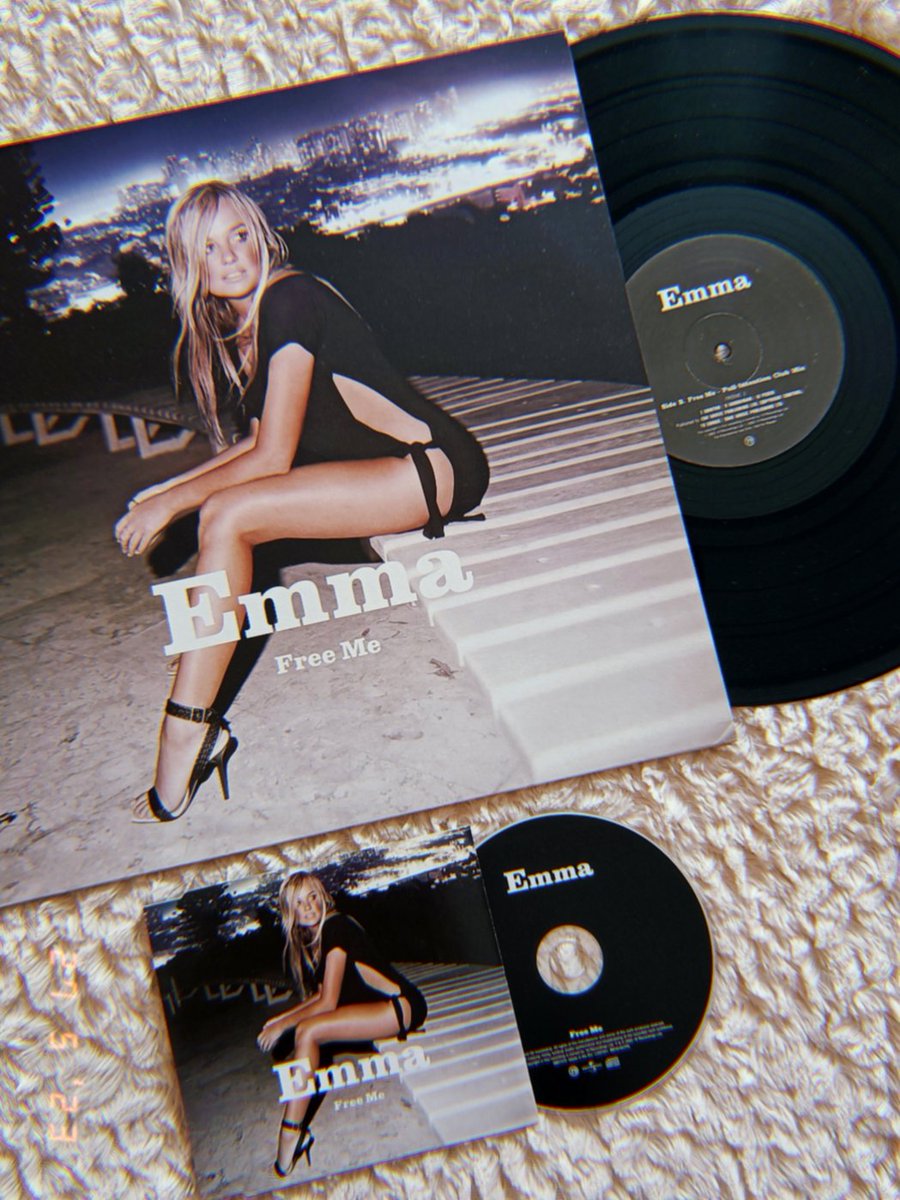 Sergio_R0's tweet photo. 📇 26 May 20003: 20 years ago @EmmaBunton released 'Free Me', the first single from her second solo studio album.

It's Emma's 4th Top5 single at UK @officialcharts 

"How I long to seduce you..." 🎶

#NowPlaying #vinylcollection https://t.co/kJCzdh7PYL