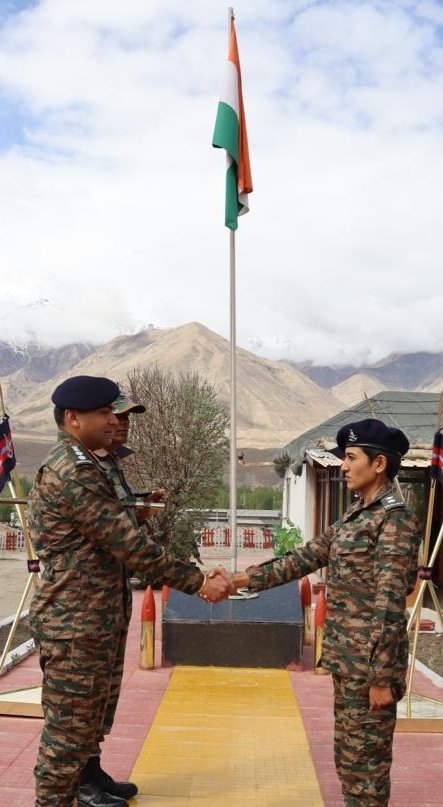 'Good timber does not grow with ease, Stronger the winds, Stronger the Trees'

Fire and Fury Corps welcomes #VeerNari Lieutenant Rekha as she joins the folds of Ordnance Corps under the wings of mighty Trishul Division

#NariShakti
#IndianArmy 
@adgpi 
@NorthernComd_IA