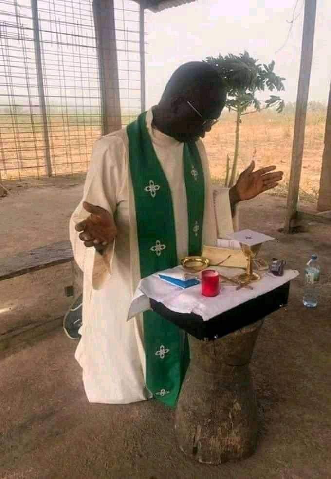 ednyoka's tweet image. Ego Dominus meus omnia tua-am all yours my Lord! #priestly_people