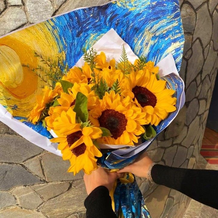 sunflowerchives's tweet photo. inspired by Vincent Van Gogh 🌻🌻🌻 https://t.co/ATZZdhIUHK