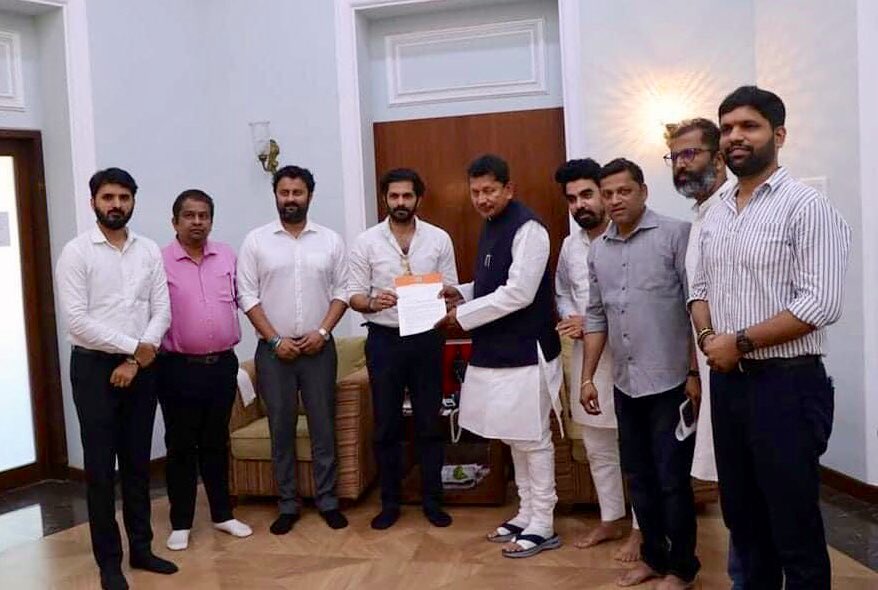PachangeSandeep's tweet photo. नर्सरी, Jr. केजी, Sr. केजी हे पूर्व प्राथमिक वर्ग शालेय शिक्षण विभाग अंतर्गत आणावे व यावर शालेय शिक्षण विभागाचे नियंत्रण असावे अशी मागणी मनसे नेते अमित जी ठाकरे यांनी शालेय शिक्षणमंत्र्यांची भेट घेऊन केली होती ..यावर शिक्षणमंत्री दीपक केसरकरांनी निर्णय घेतला आहे . https://t.co/x8PaVyxL0H