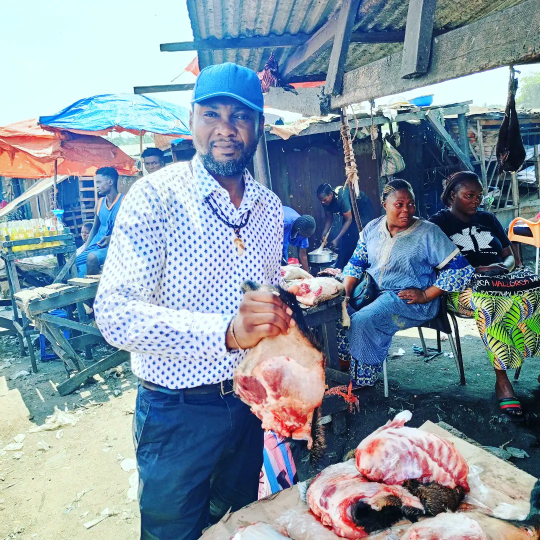 KakelMbumb's tweet photo. #Mbuji #mayi et son marché célèbre de #bakua #dianga où vlisby trouverez quelques richesses alimentaires locales à faire titiller vos papilles #viande de #chèvre , #anguilles (tushas), #riz de Lodja, #haricots.. #Congo bio et riche.. @eastkasai @CopernicDisanka @InfoMbujimayi https://t.co/DQxAXi3aL5