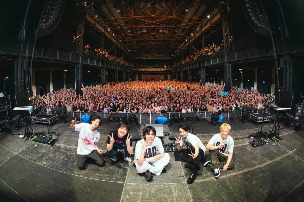 ElVaila's tweet photo. 5/26 Köln / Palladium

後ろまで熱気全開のライブ！感動の景色でした。
歴史を感じる情緒溢れるケルンの街並みも堪能できて最高でした！
Vielen Dank, Köln!🫶

お次はParis！愛の国へ🇫🇷

#RADWIMPS #RAD_EUROPEANtour2023
📸@takeshiyao https://t.co/F7YpRC2I8z
