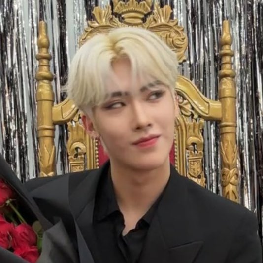 َ (@haeshion) on Twitter photo 