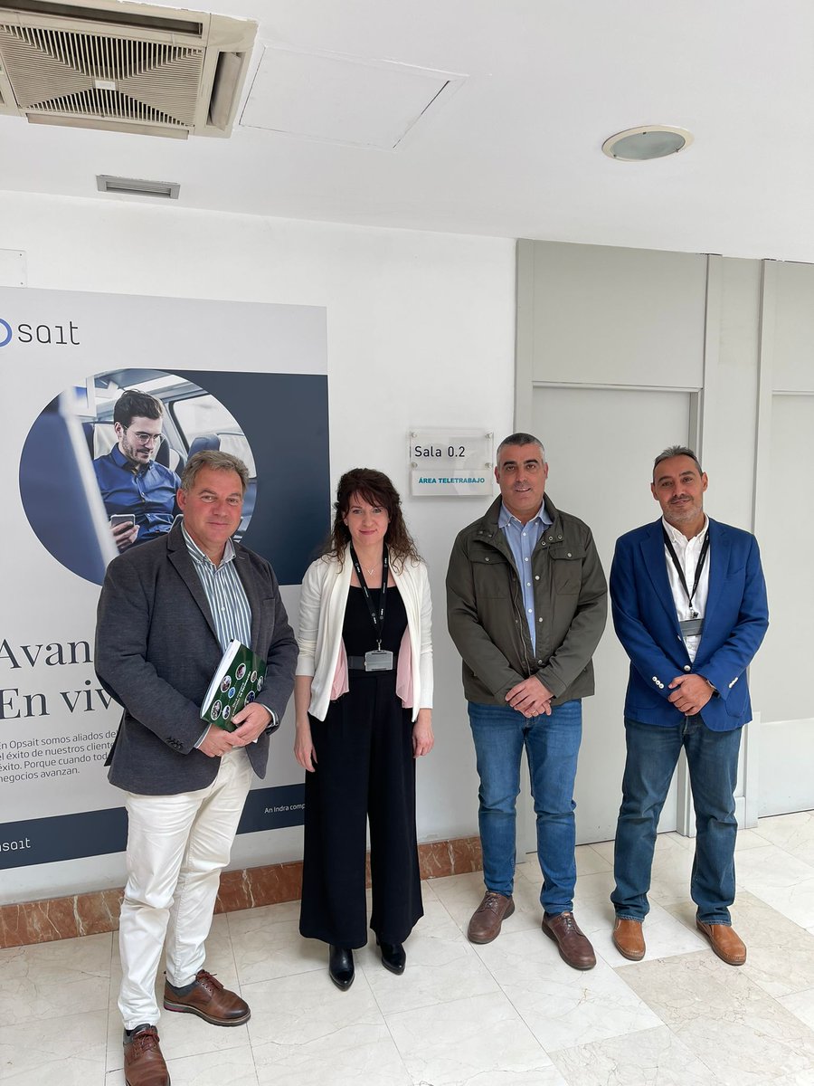 EFAMoratalaz's tweet photo. Agradecer a Rosa María y a Ángel  la agradable reunión de trabajo, mantenida el pasado jueves con el director y el jefe de estudios de nuestro centro, para seguir mejorando, un año más, en la colaboración entre @IndraCompany y @EFAMoratalaz en materia de #FPDual https://t.co/0By2CeBkLH