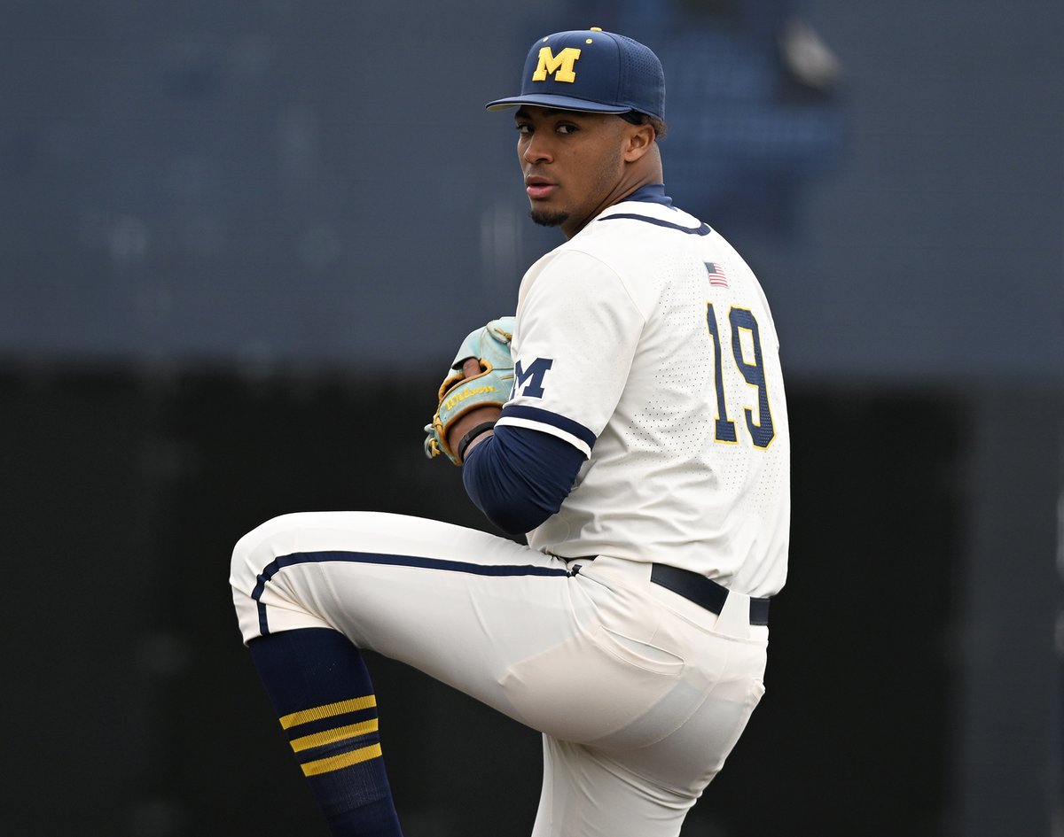 0-0 | Mid 1

Burton singles with two outs, but can't score. 
Bradon Mann takes the mound! 

#GoBlue