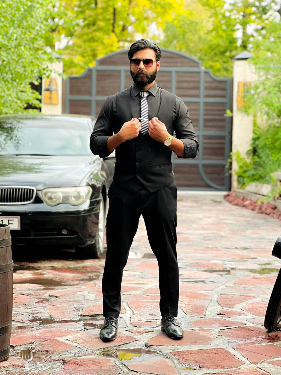 DrSami_says's tweet photo. The dream is free; the hustle is sold separately. 🖤😎🖤🔥
#DrSami #BlackWolf #wolverine https://t.co/O5hFbdYtBH