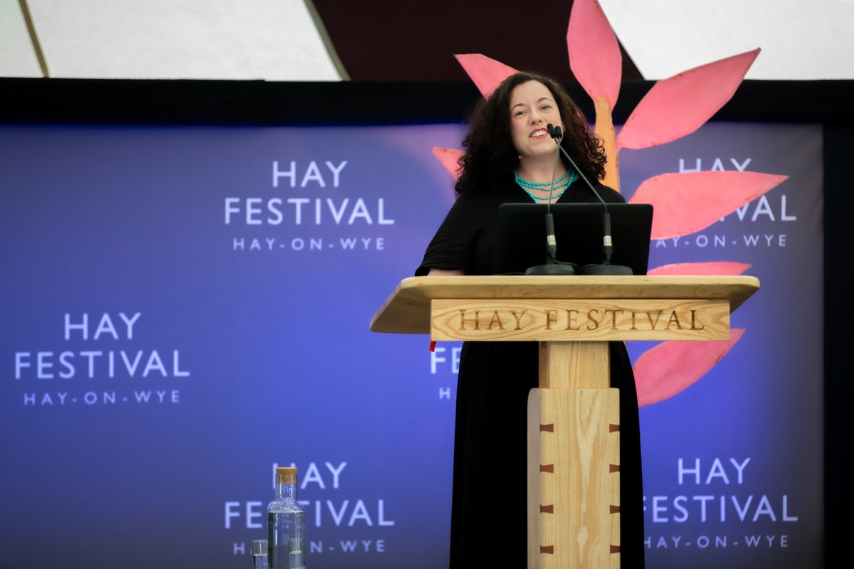 artsatbham's tweet image. Prof Rebecca Mitchell (@rnmitchell)
spoke today to a sold out crowd at the #HayFestival2023 on 'Indolent Luxuriousness: Oscar Wilde’s Queer Laziness', and his campaign to cultivate an impression of idleness, if not cultivating idleness itself.
