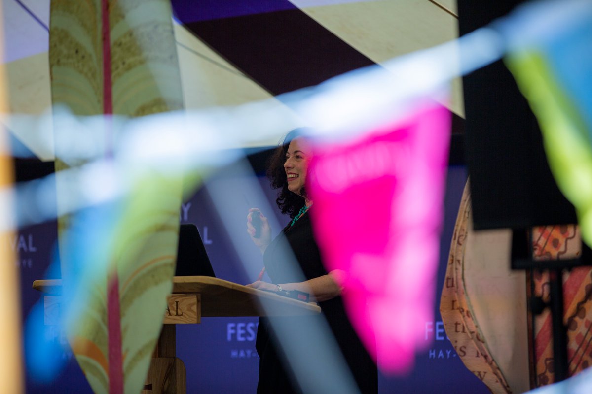 artsatbham's tweet image. Prof Rebecca Mitchell (@rnmitchell)
spoke today to a sold out crowd at the #HayFestival2023 on 'Indolent Luxuriousness: Oscar Wilde’s Queer Laziness', and his campaign to cultivate an impression of idleness, if not cultivating idleness itself.