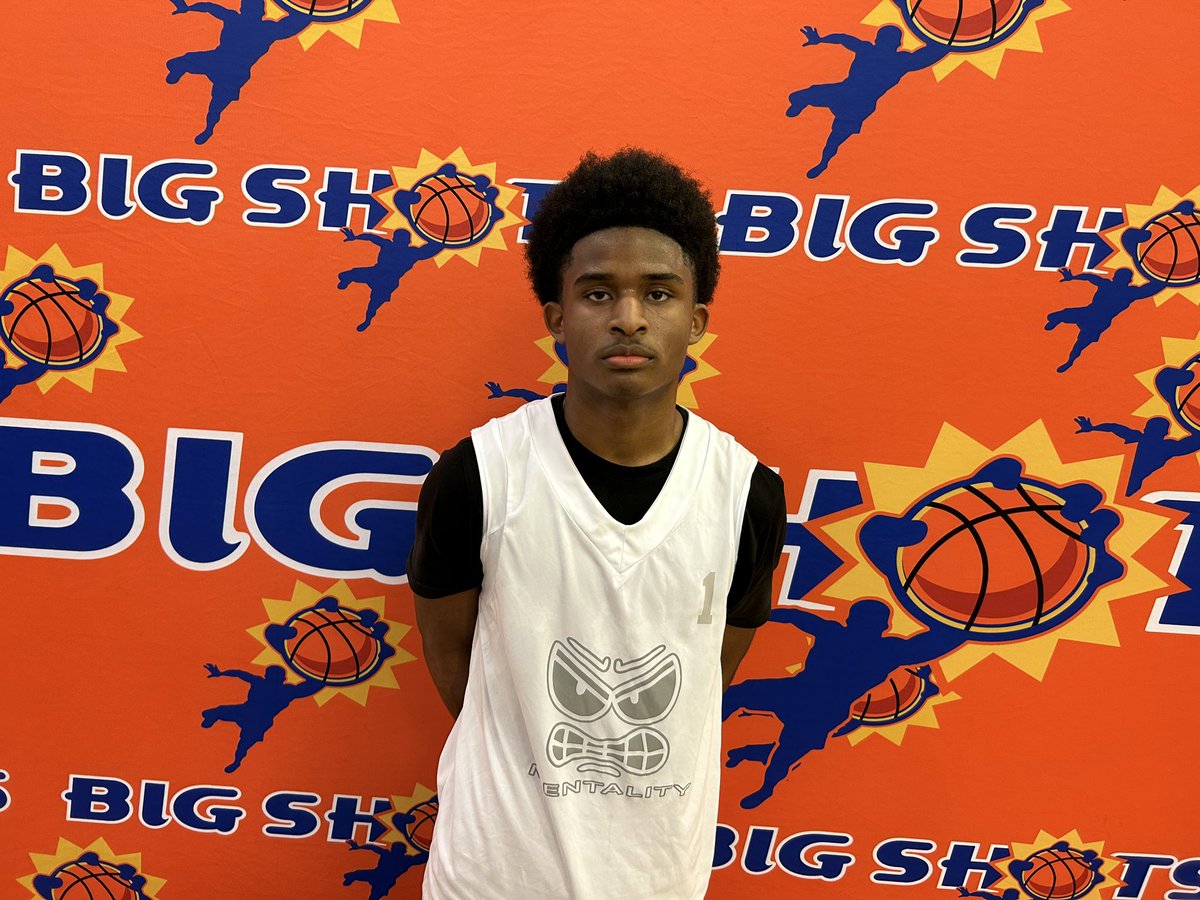 BigShotsGlobal's tweet photo. #BIGSHOTS #NCMemorialClassic

16U Platinum Boys

Team Mentality- 77
#1 Karsten Swinney 29
#3 Logan Stanford 19

Team Work 16U- 66
#12 Jahmir Outlaw 20
#15 Cameron Honey 19 https://t.co/Utqr0VXwkW