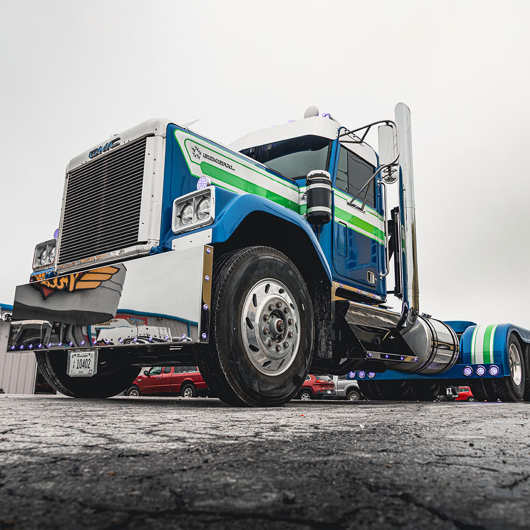 All the good things to say about Randy's GMC General 👌

#4StateTrucks #ChromeShopMafia #chrome #chromeshop #customtrucks #semitrucks #trucking #customrig #bigrig #18wheeler #tractortrailer #largecar #trucker