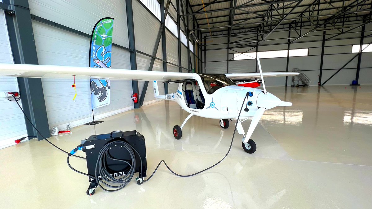 GUILLOUXOlivier's tweet photo. ✅ L’avion 100% Électrique ça fonctionne et carrément bien !!! 👍👍👍
Merci à toi @pallier_olivier et à #3AS / #ARDPI pour ce vol d’essai en #Pipistrel Aircraft Alpha Electro ! 😘😘😘 https://t.co/THAymGEoJl