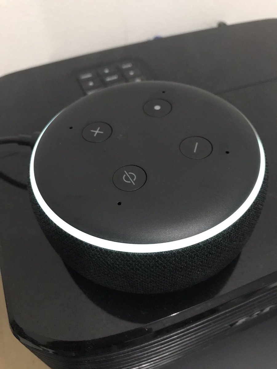 rrenhardd's tweet image. Kualitas audio lumayan tapi sayang aja Alexa tak sepintar Google Assitant atau Siri #smartspeaker #amazonechodot
