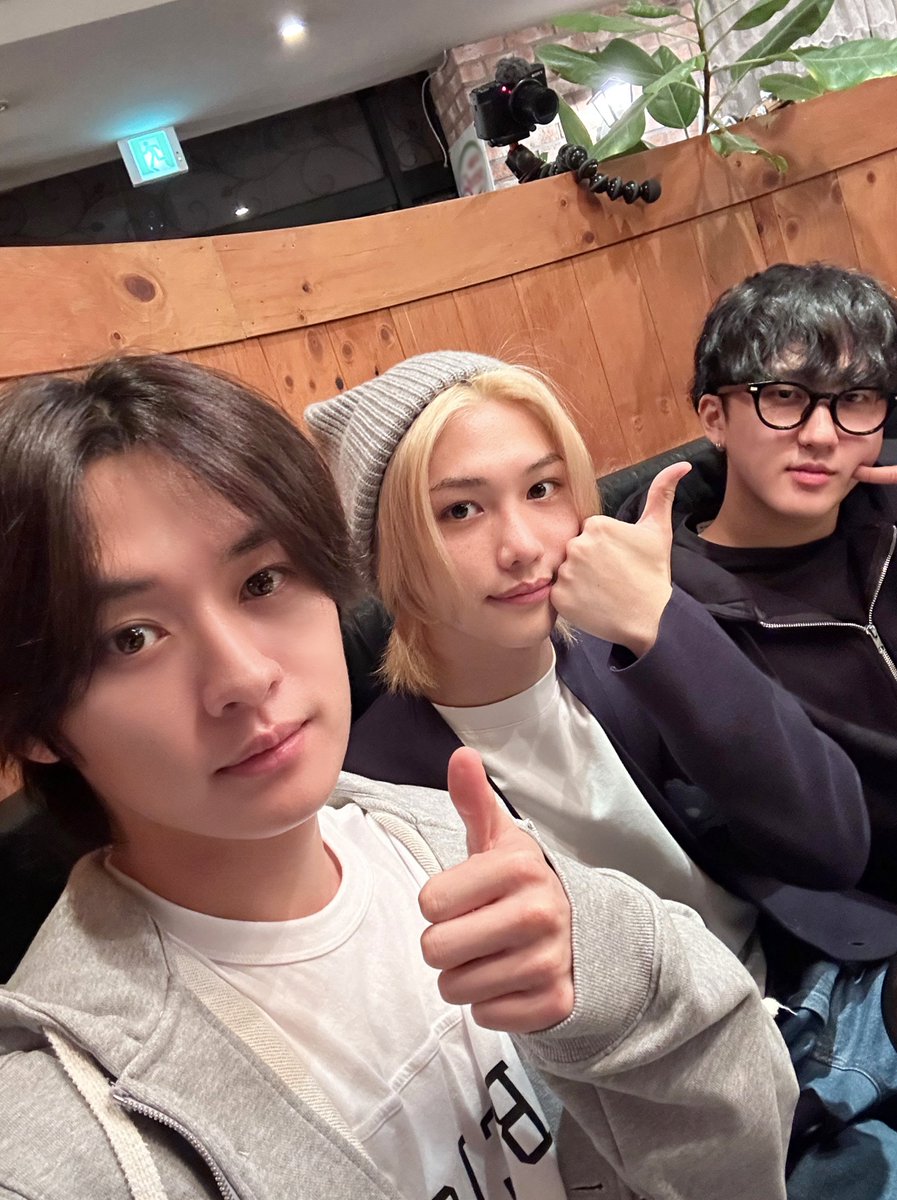 Stray_Kids's tweet image. [SKZ-BEHIND📸]

STAY를 찾아온 세번째 라차로그! 
이번 주인공은 꿀냥냥(🐰)🐷🐱🐱입니다🤍

#StrayKids #스트레이키즈
#리노 #LeeKnow
#창빈 #Changbin
#필릭스 #Felix
#RACHALOG #라차로그
#꿀냥냥  
#YouMakeStrayKidsStay