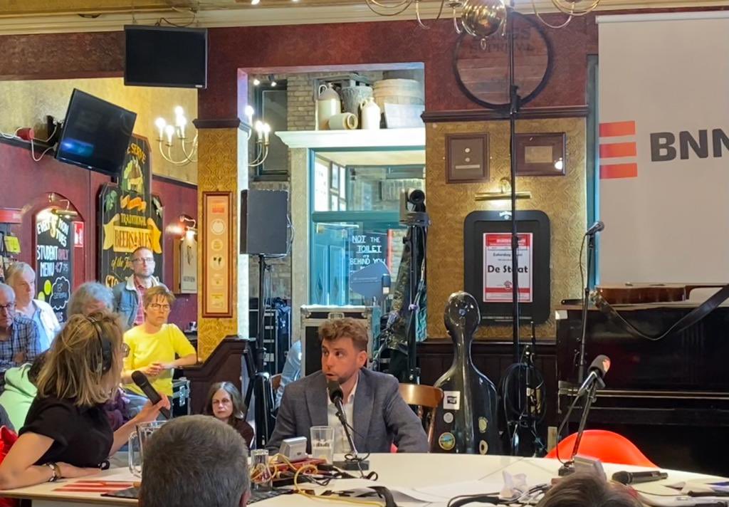 arnauddedecker's tweet image. Vandaag was ik te gast bij @SpijkersBNNVARA in #Utrecht 
om het te hebben over Oekraïne. We spraken onder andere over Russische soldaten die tegen Putin vechten en collega-journalist #ArmanSoldin, overleden aan het front.
Super bedankt voor de uitnodiging!