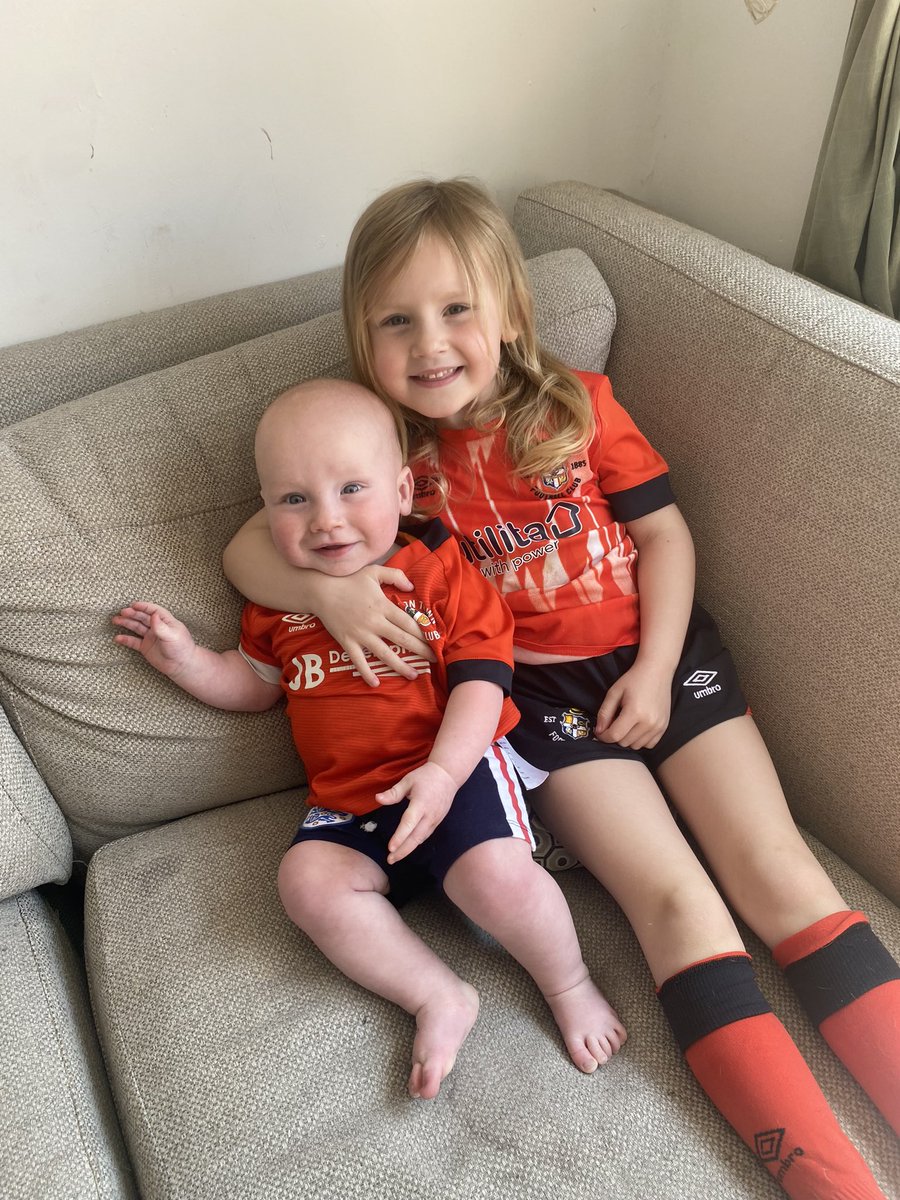 HplusJL's tweet photo. Ready for today 🧡⚽️ @LutonTown  @EliSaint4 https://t.co/NLtGZ8l97d
