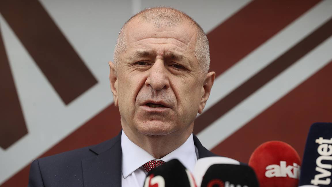 ankarayaziyor's tweet photo. Ümit Özdağ Kılıçdaroğlu'na oy istedi: 

13 milyon sığınmacıyı geri mi yollayacağız yoksa bakıp besleyerek ülkemizi işgal mi ettireceğiz onu oyluyoruz. https://t.co/zgODm27GCx
