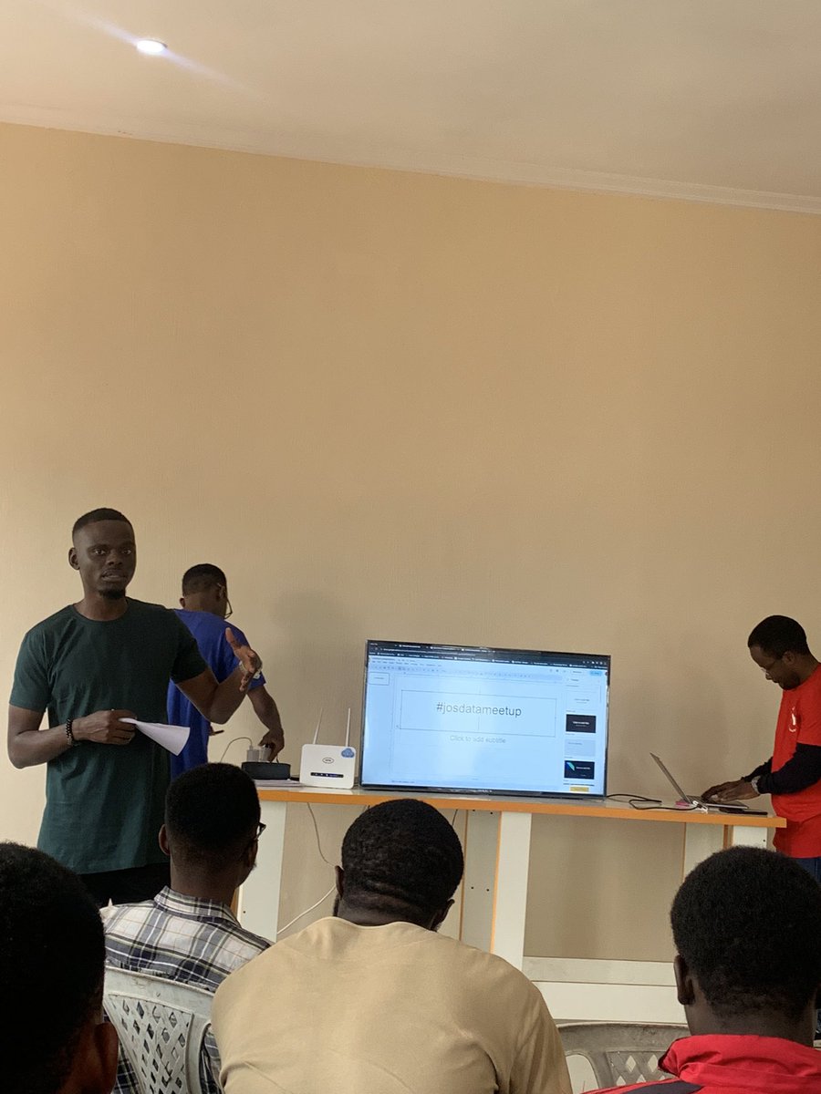 rengzee1's tweet image. Jos data science and AI meetup 
#datacommunity
#Datasciencemeetup
#Rocketsoftware
#Josdatacommunity
#Ninjabox