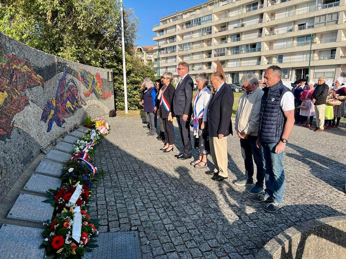 AnnickBillon's tweet photo. @DepVendee tôt ce matin @LSOAgglo @lessables #prieuresaintnicolas pour les péris en mer avec Elus et associations, cérémonie organisée par la #corepem et son président @JoseJouneau , @PrefetVendee https://t.co/dVvMZuD4Oc
